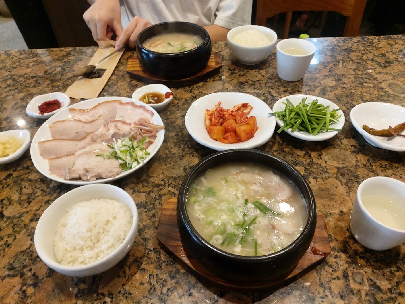 안목 — 잡내 없는 돼지국밥, 국밥 초보자도 먹을 수 있습니다