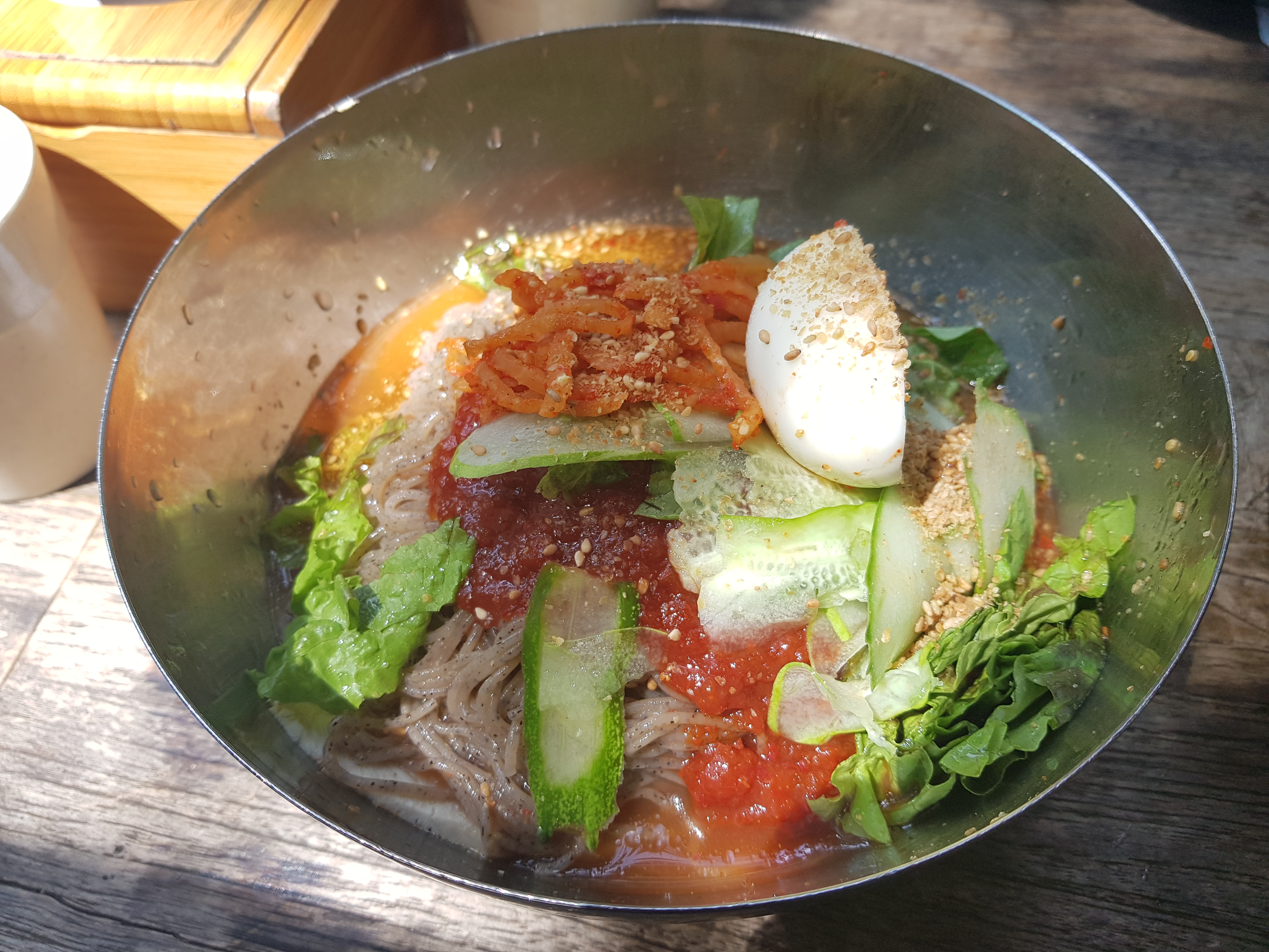 철원막국수 — 비빔메밀면, 간이 세지 않고 살짝 매콤합니다