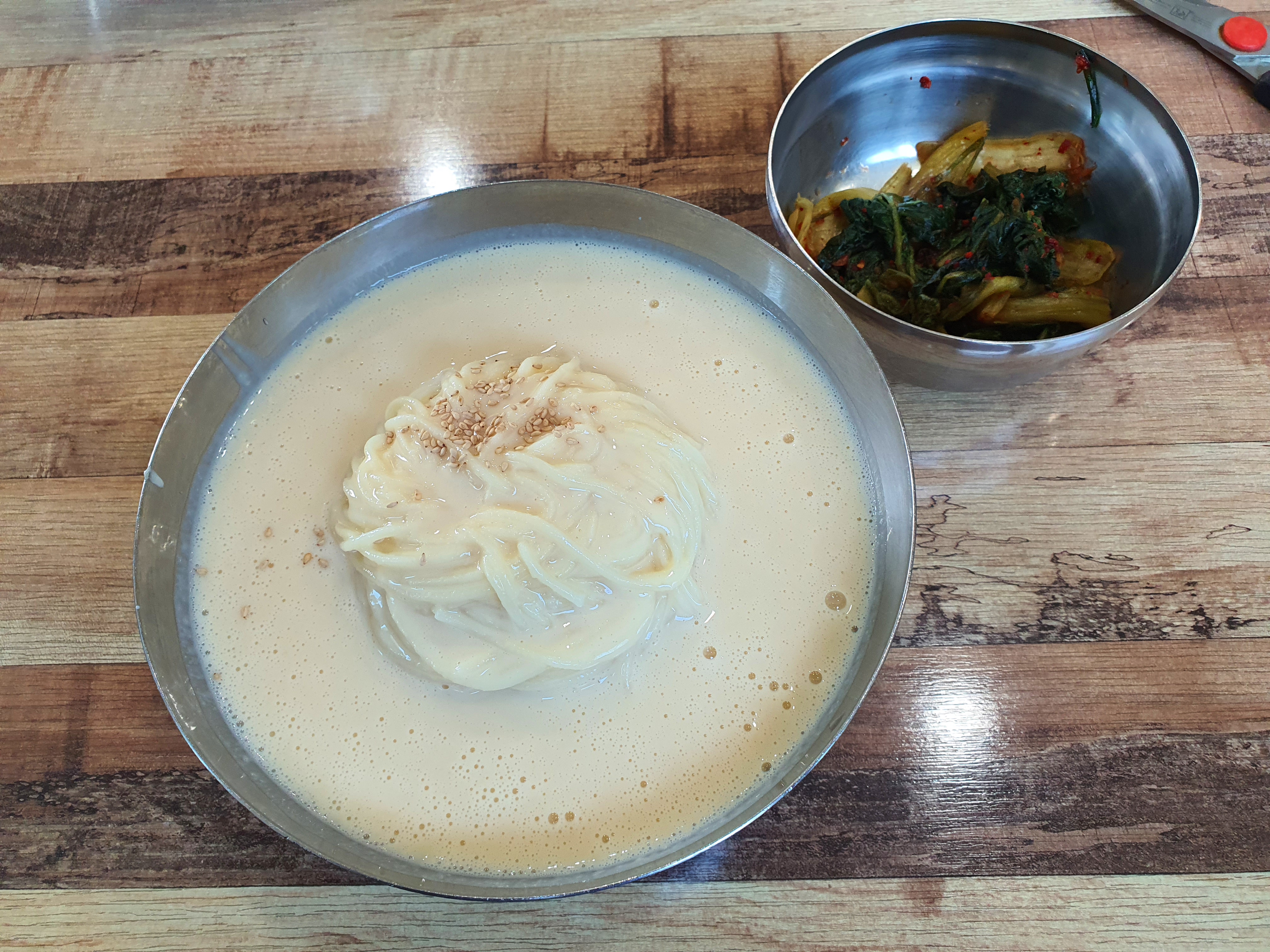 대전 대성콩국수 — 국물은 연한 쪽, 간은 김치로 맞추는 집