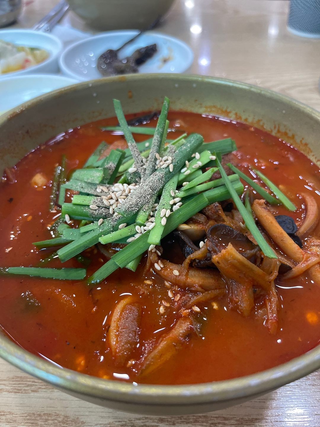 동화가든 — 초당순두부 마을의 짬뽕순두부, 칼칼한 국물과 몽글몽글한 순두부