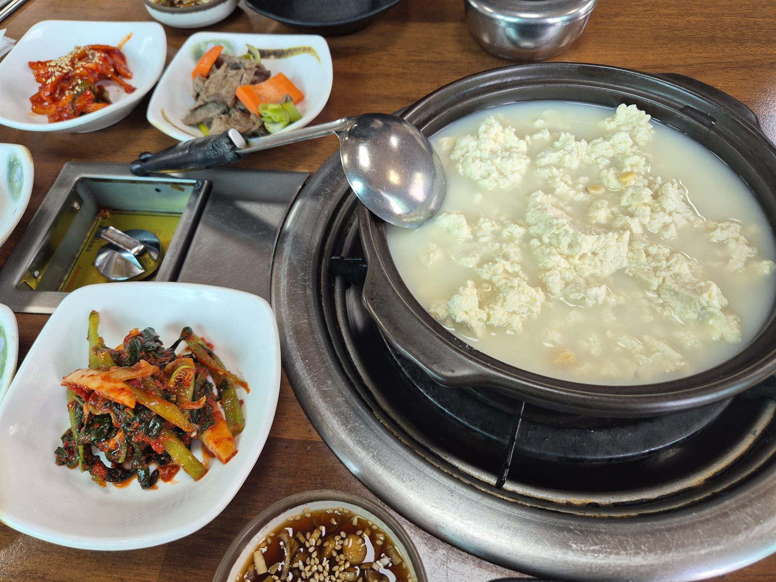 언덕마루 가평잣두부집 — 잣 넣어 더 담백한, 슴슴한 잣순두부