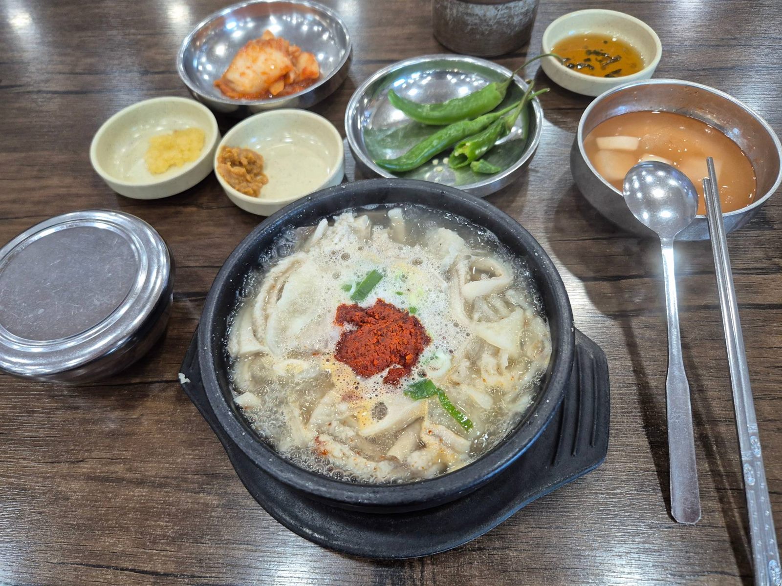 대춘해장국 본점 — 나는 내장탕파다, 제주식 해장엔 간마늘을 듬뿍