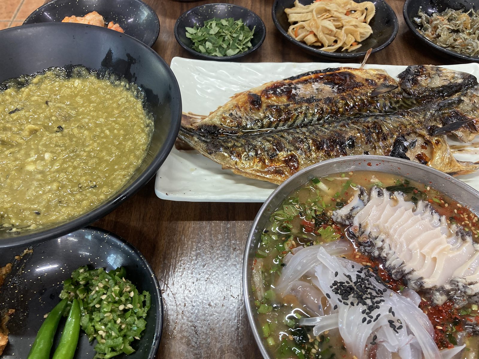 공천포식당 — 전복죽이 이만큼 녹진하고 값도 착한 곳을 못 봤습니다
