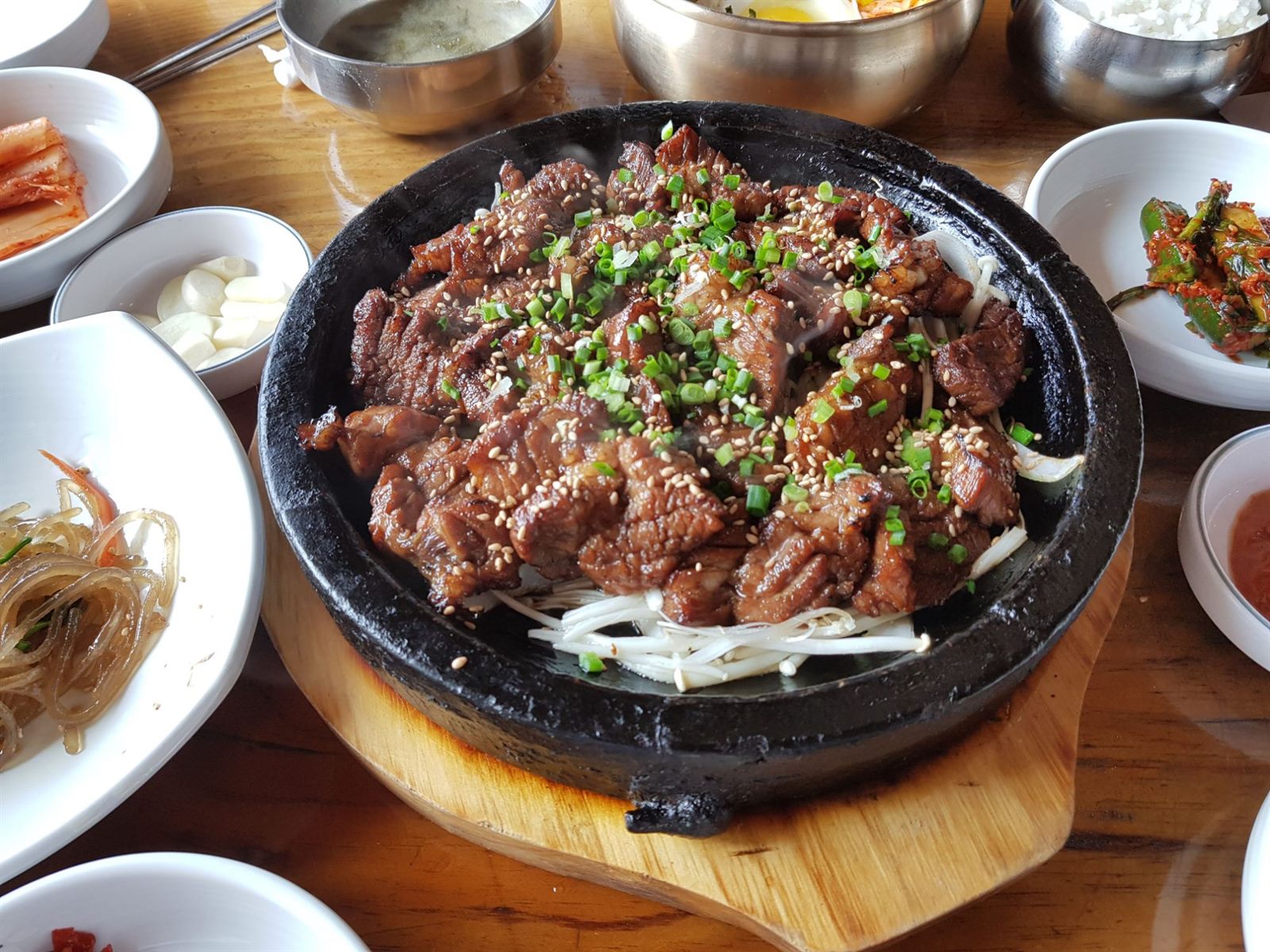 교동석갈비 — 한옥마을서 허기졌을 때, 반찬이 화려한 석갈비집