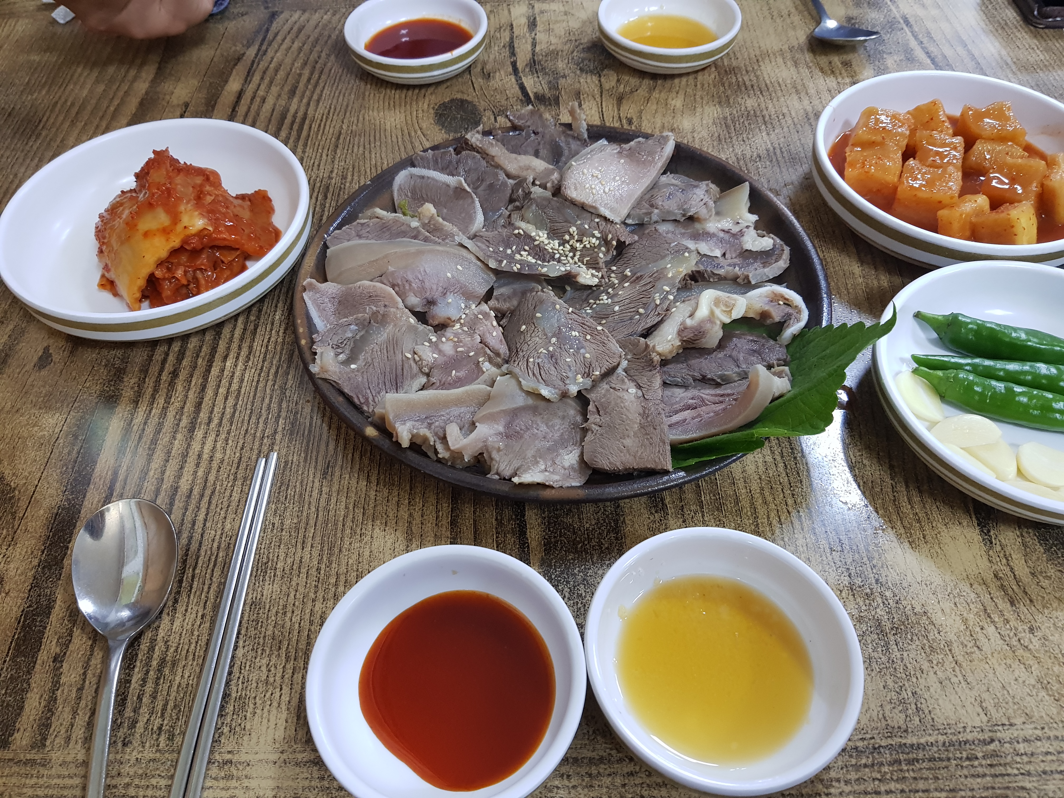 나주곰탕 하얀집 — 깔끔한 국물, 수육이 부드럽습니다