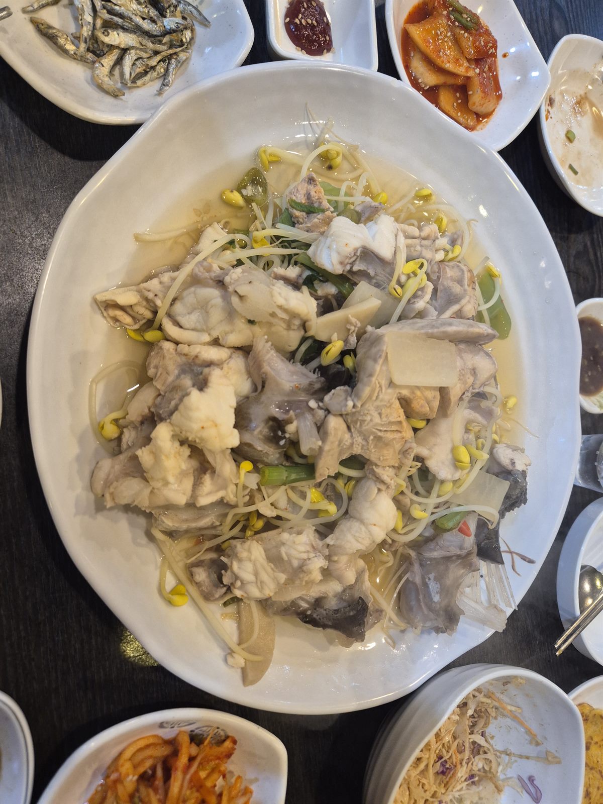 홍박아구찜 — 공덕 지하, 아귀수육과 아귀간의 풍미