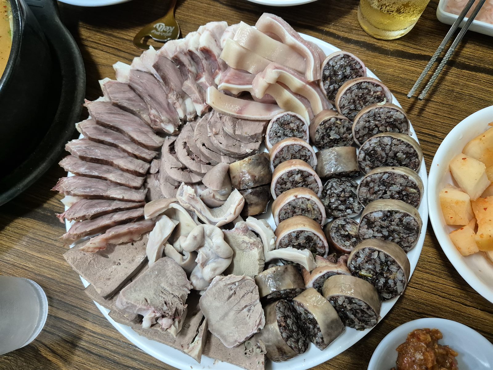 산수갑산 — 을지로 순대국 노포, 모둠 수육 한 접시