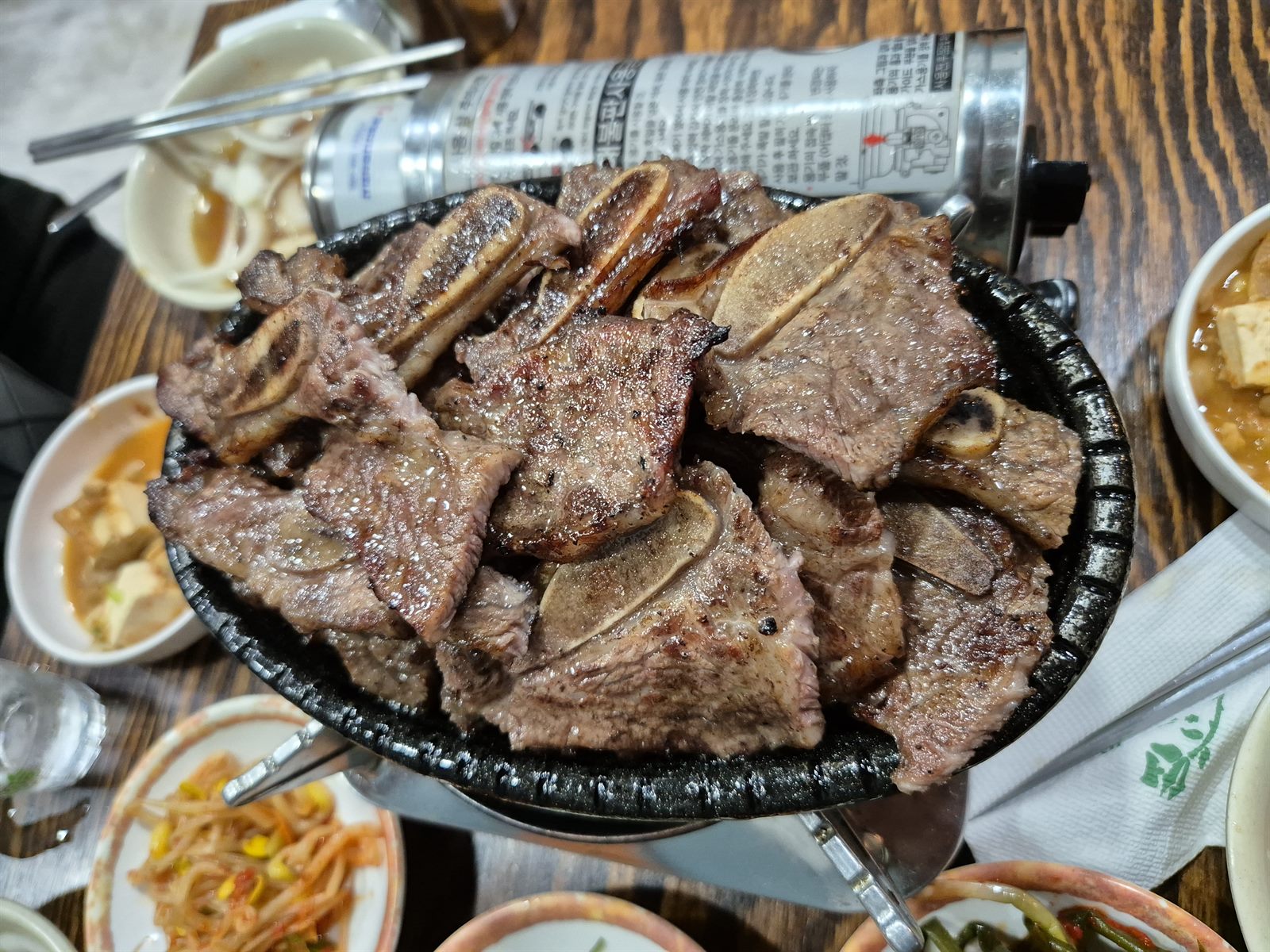 시골집 — 을지로 갈비골목의 LA갈비, 굽기는 직원이