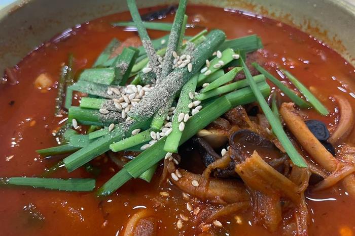 동화가든 — 초당순두부 마을의 짬뽕순두부, 칼칼한 국물과 몽글몽글한 순두부