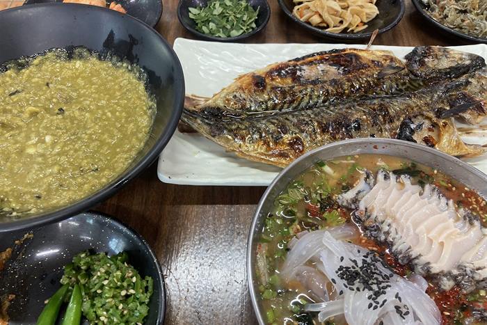 공천포식당 — 전복죽이 이만큼 녹진하고 값도 착한 곳을 못 봤습니다
