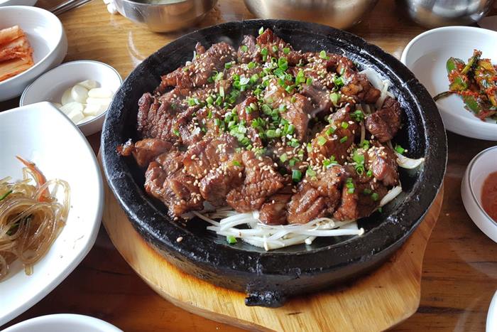 교동석갈비 — 한옥마을서 허기졌을 때, 반찬이 화려한 석갈비집