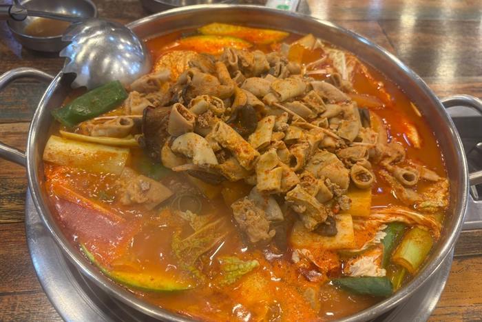 청어람 망원점 — 곱창전골을 이 값에, 국물은 채수로 깔끔하게