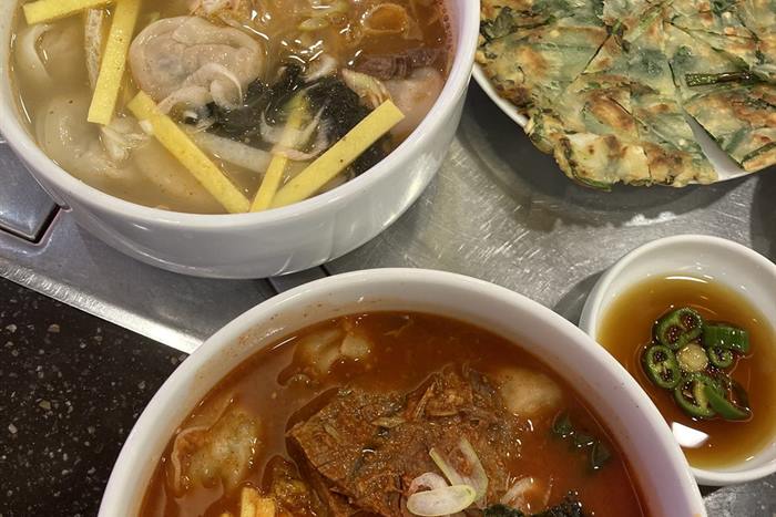 진진만두국 — 얼큰만두국은 보기보다 안 맵습니다, 국물 고르는 법