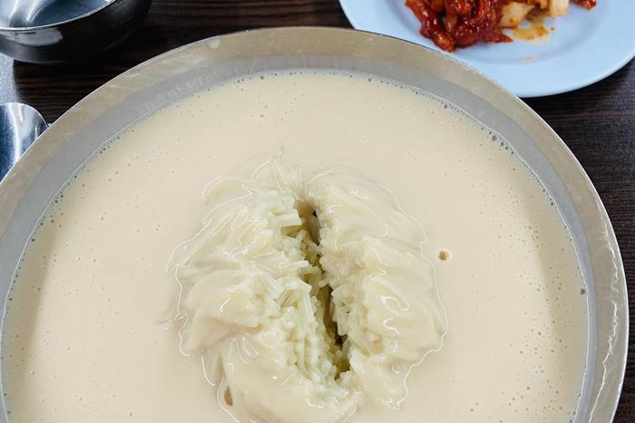 여의도 진주집 — 서울 3대 콩국수, 간은 직접 맞추는 집