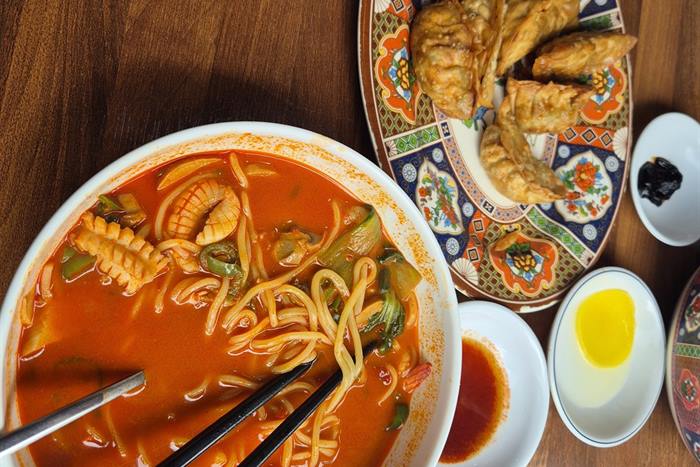 송죽장 — 영등포역, 땀 쏟게 만드는 짬뽕과 군만두